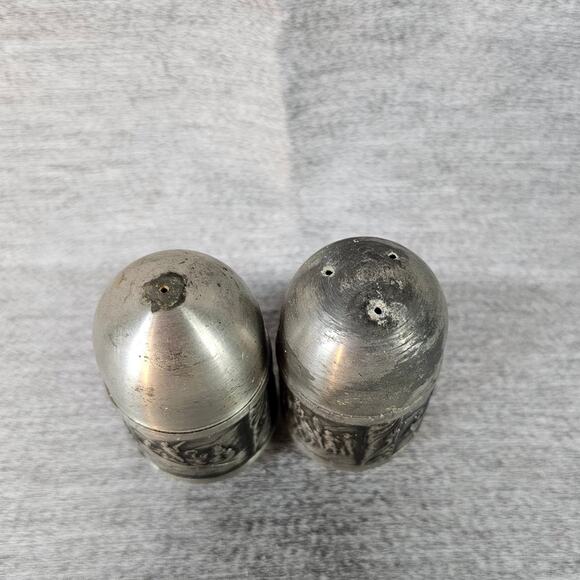 Vintage Pewter Metal Colonial Sword Knights Horses Salt Pepper Shakers 2.5" - Picture 4 of 5